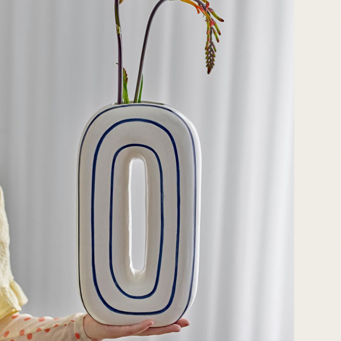 Vase Mae Blå/Hvit Keramikk - By Bloomingville