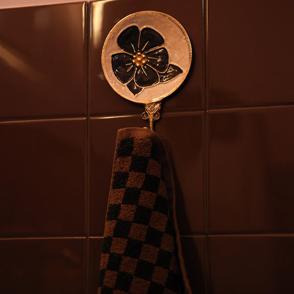 Lina Blomster Krok Sort/Hvit - By Doing Goods