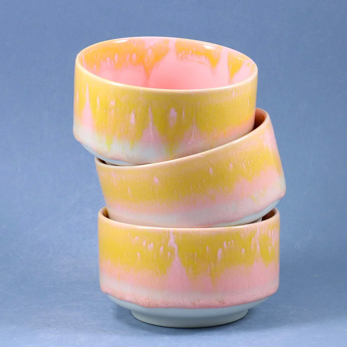 Munch Bowl Fruit Jelly Flux - By Studio Arhoj keramikkbolle med myk gul og rosa glasur i stabler