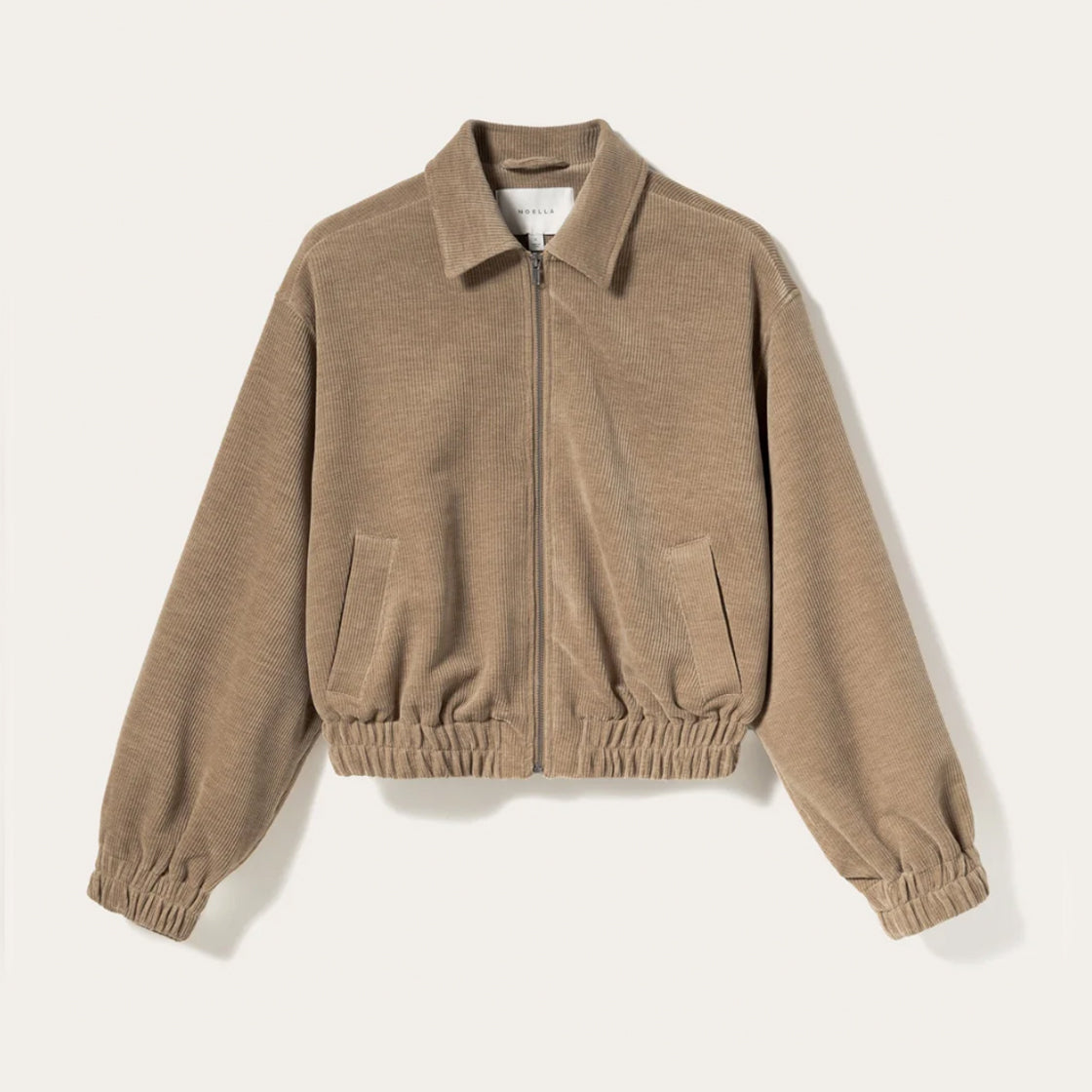Jakke Keetrah Sand - By Noella kort fløyelsjakke med glidelås, krage, sidelommer og elastikk i sandfarge