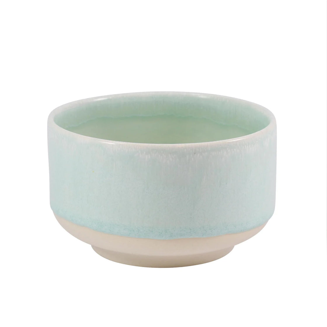 Munch Bowl Spearmint - By Studio Arhoj stor keramikkbolle med lys mintfarget glasur og bred, flat fot