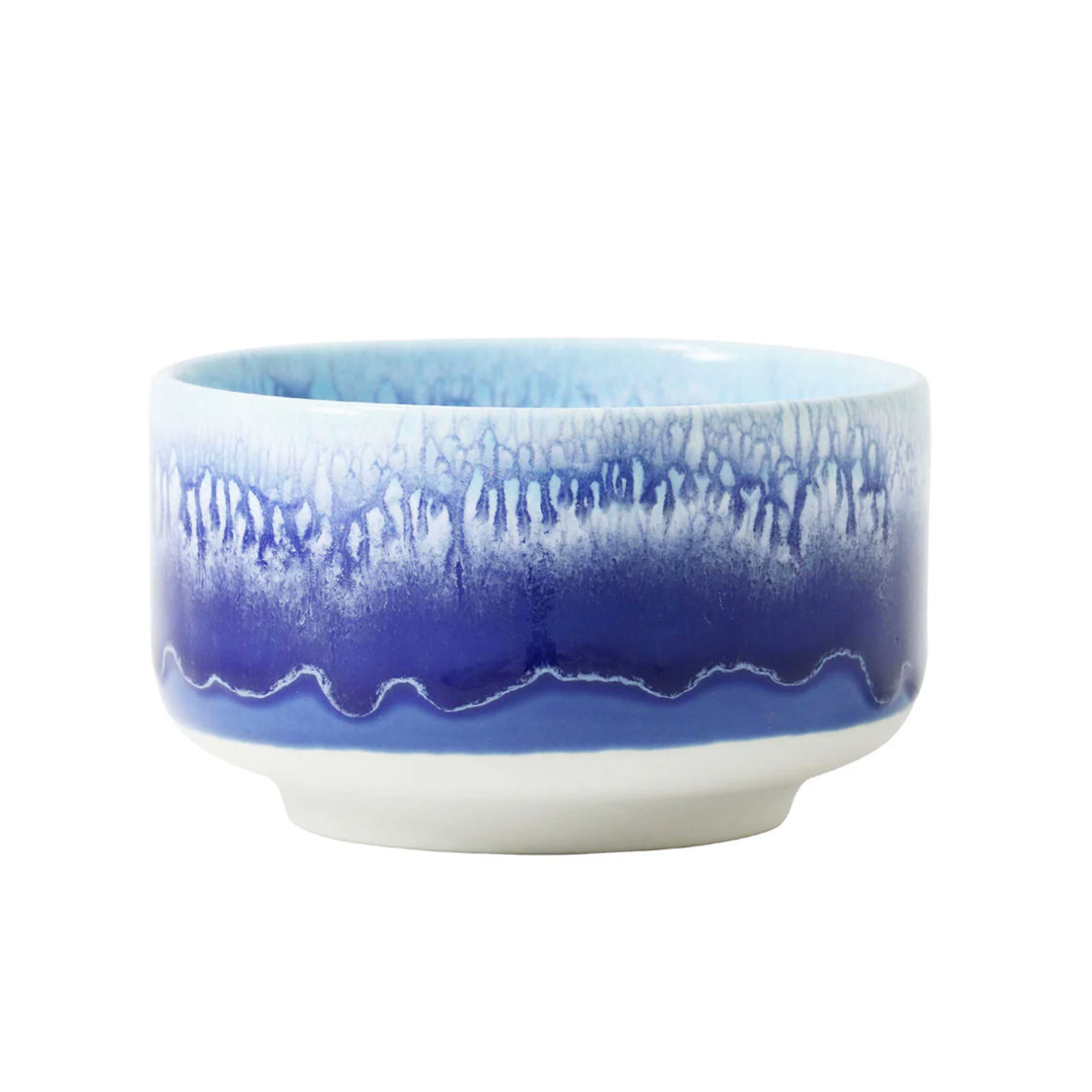 Munch Bowl Dolphin - By Studio Arhoj keramikkbolle med blå glasur og bred, stødig fot i tidløst design