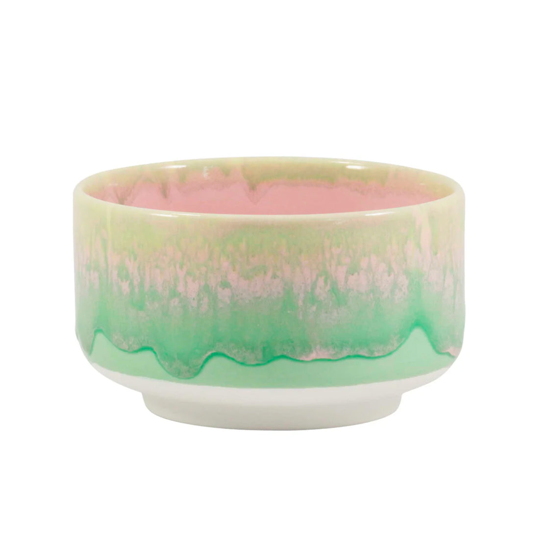 Munch Bowl Juicy Guava - By Studio Arhoj stor keramikkbolle med myke rosa og grønne nyanser og bred, stødig fot