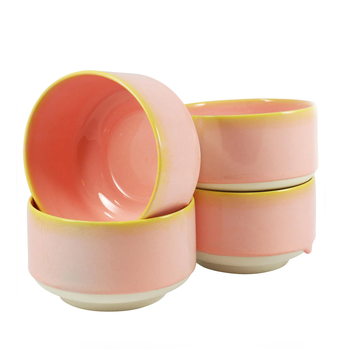 Munch Bowl Pink Grapefruit - By Studio Arhoj keramikkbolle i rosa med gul kant og bred, stabil fot