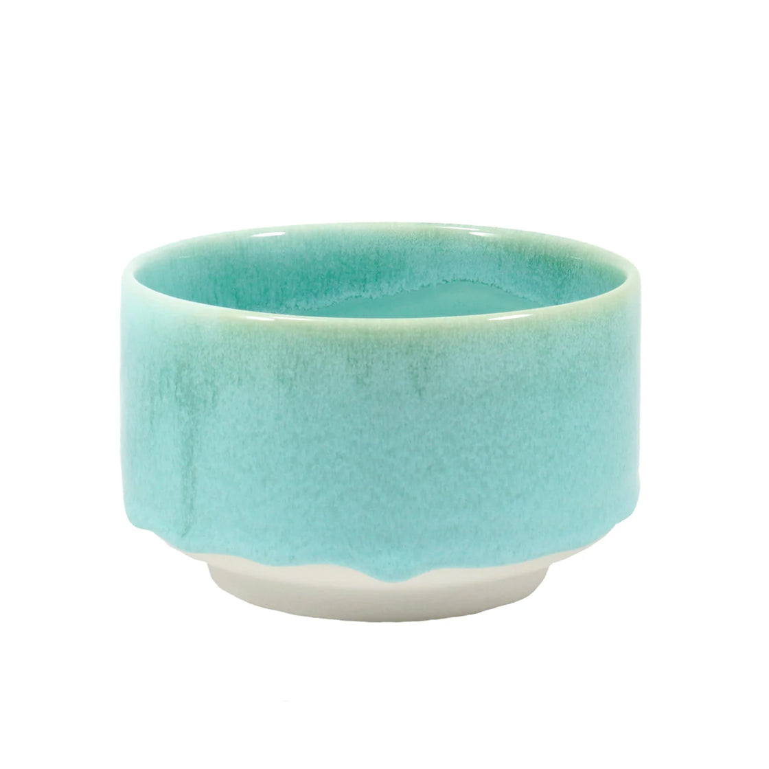 Munch Bowl Finland Forrest Green - By Studio Arhoj keramikkbolle med myk blågrønn glasur og stabil, flat fot i moderne design