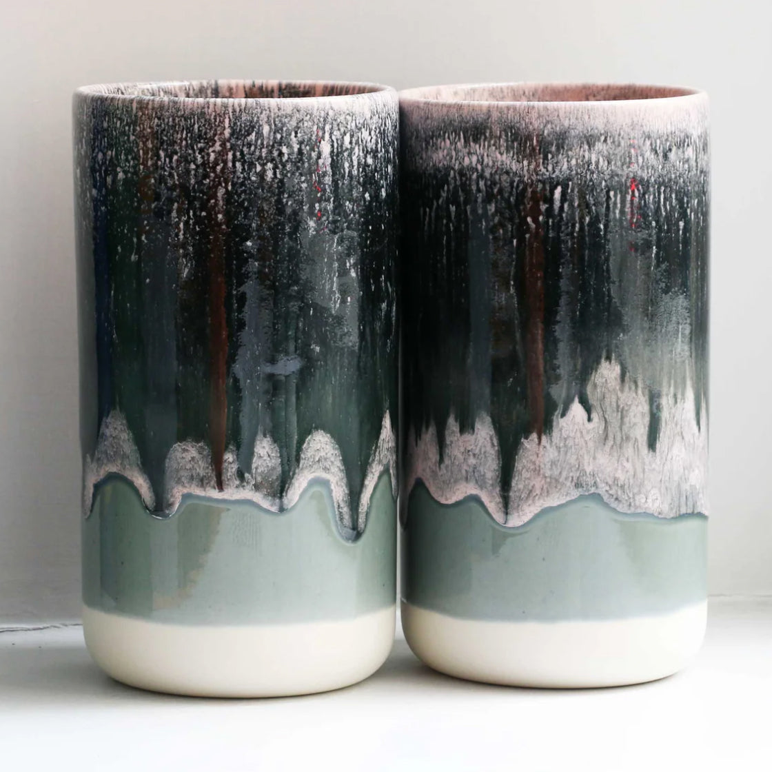 Stash Jar Punk Blond - By Studio Arhoj håndlaget keramikkkrukke med svart, rosa og mint grønn glasur