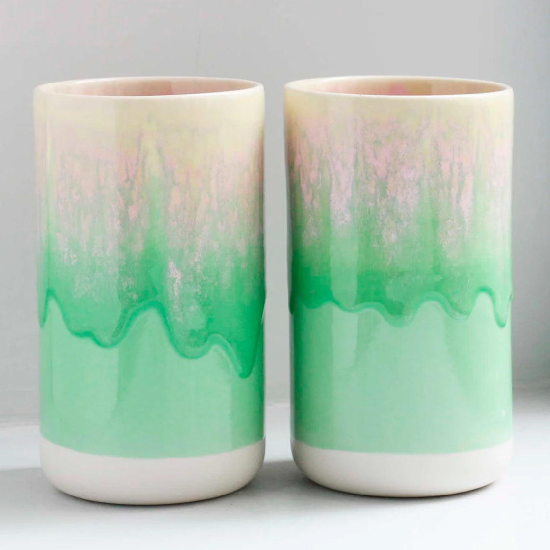 Stash Jar Juicy Guava - By Studio Arhoj porselenskrukke med grønn og rosa glasur i unikt fargespill