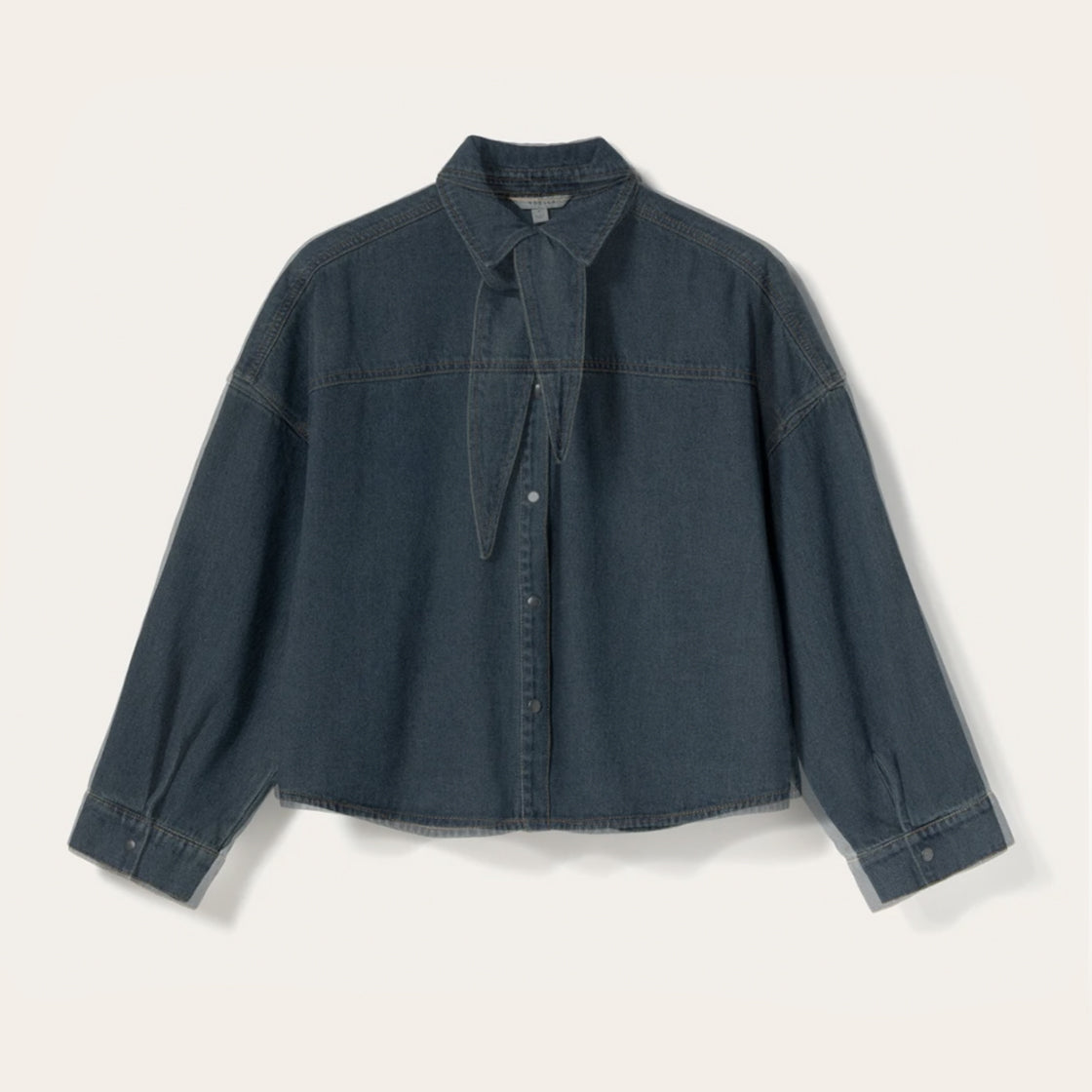 Skjorte Lirinna Vintage Blue Wash - By Noella i moderne denim med klassisk krage, lange ermer og matchende halstørkle