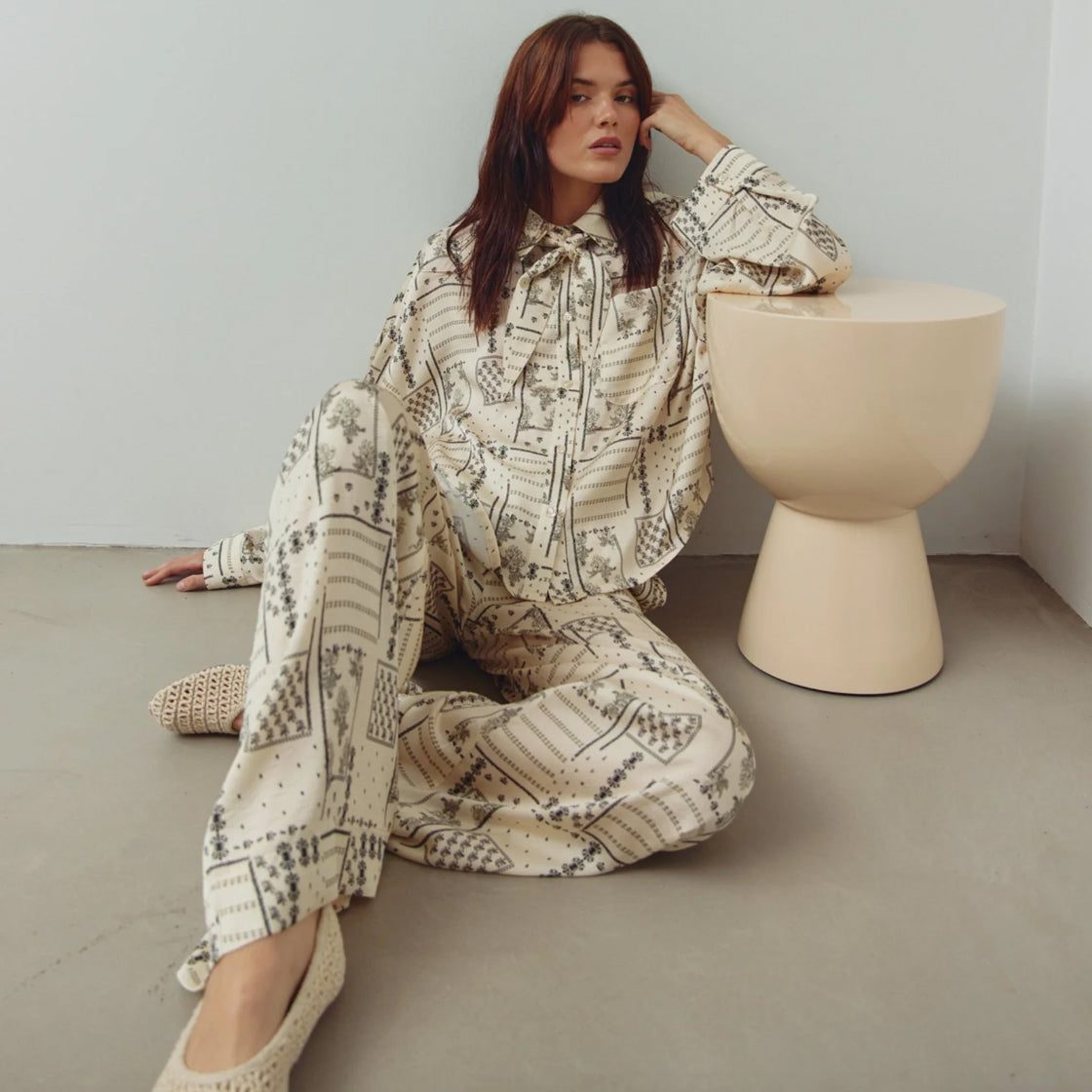 Bukser Kameron Dolly Ivory Print - By Noella med romslig midje og komfortabel passform i lys, mønstret polyester