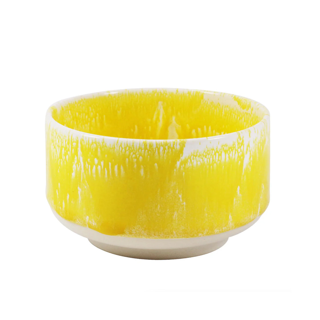 Munch Bowl Sun Beam - By Studio Arhoj stor keramikkbolle med lys gul glasur og bred, stabil fot i moderne design