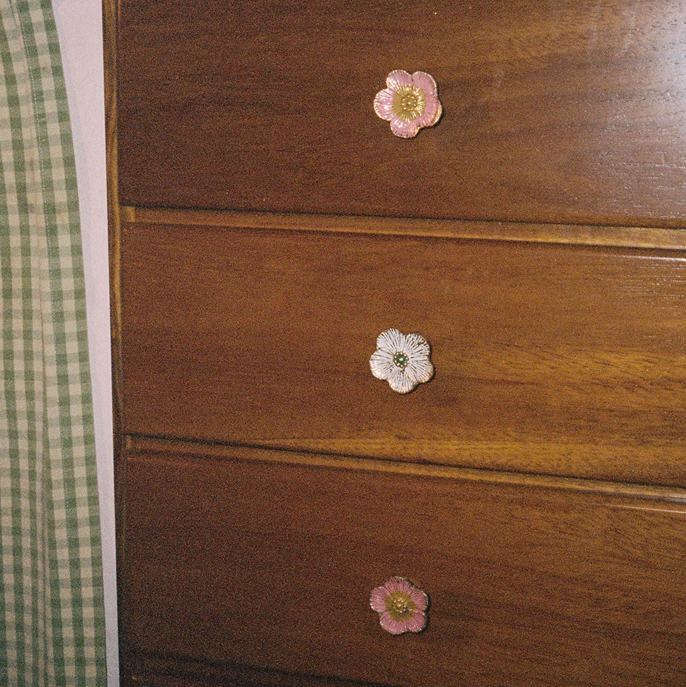 Faye Blomst Møbelknott Rosa - av Doing Goods