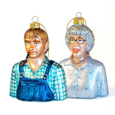 GJERTRUD OG OLAF Julekuler - The Julekalender - By HEIM Studio med figurative julekuler av karakterene Olaf og Gjertrud