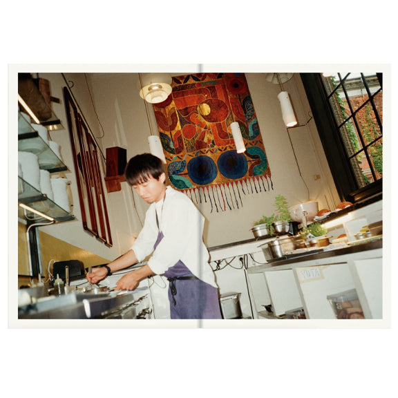 Apollo: State-of-the-art cooking and a party - By New Mags viser modern matlaging i et kunstnerisk kjøkkenmiljø