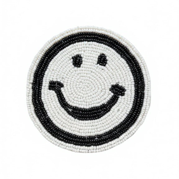 Drikkebrikker Smily Sort/Hvit - By HEIM Studio med rundt perlemønster og smilende ansikt i sort og hvitt