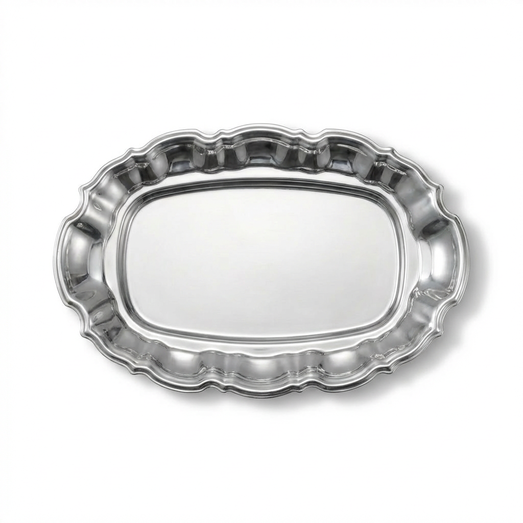 Serveringsfat stål stor - By Heim Design med blank overflate og klassiske detaljer, egnet til servering og oppbevaring.