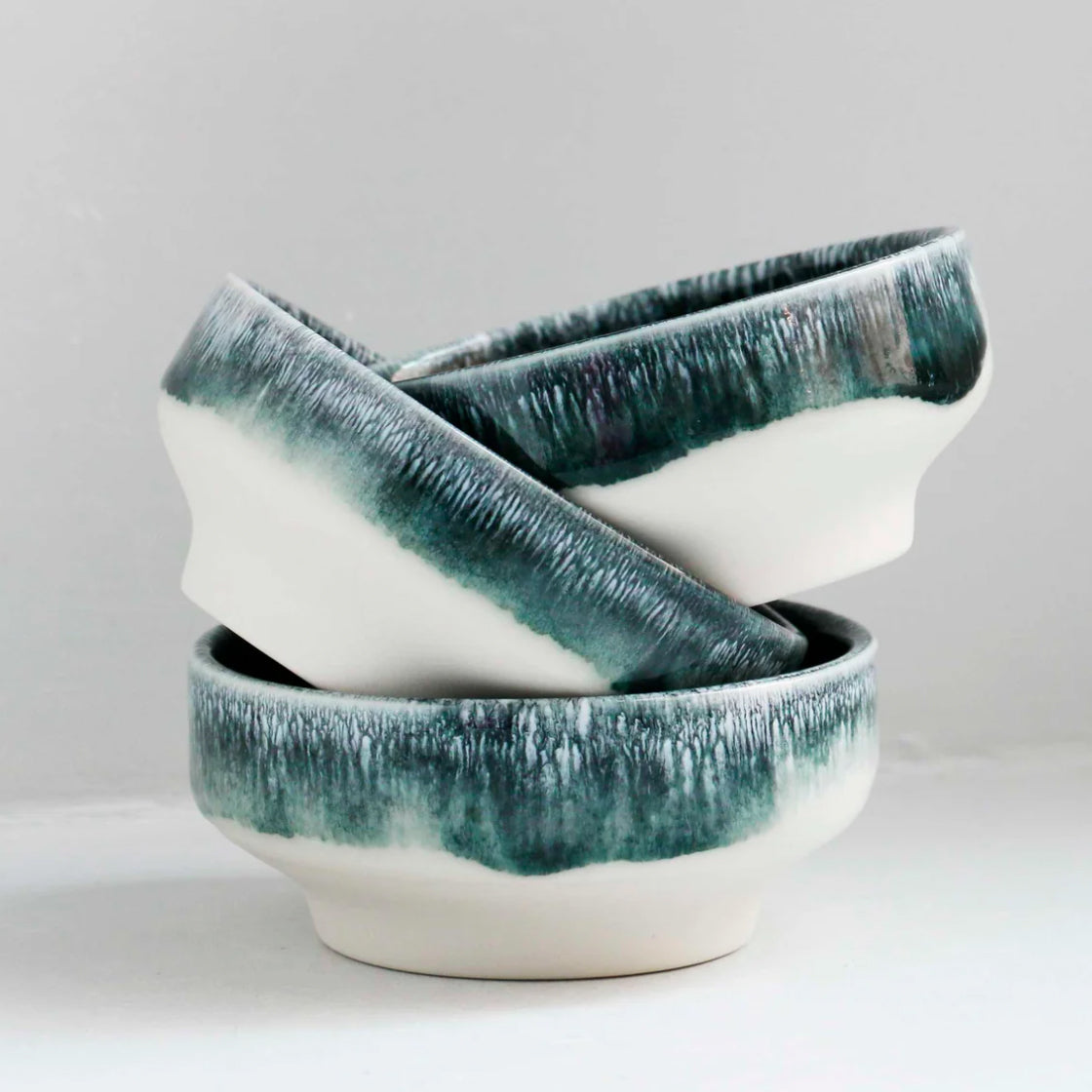 Dip Dish Star Gaze - By Studio Arhoj liten keramikk-skål med blågrønn glasur og bred, stabil fot