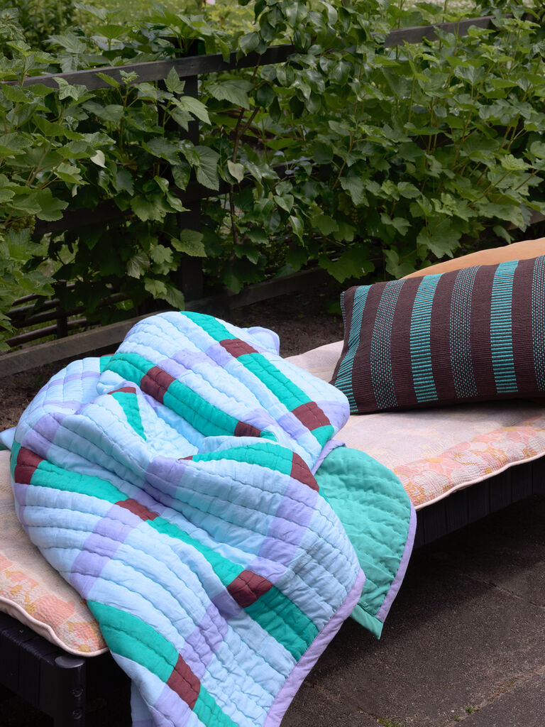 Tento quilted pledd i grønn - av Hübsch
