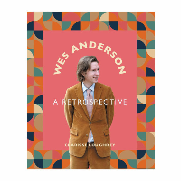 Wes Anderson - A Retrospective - By New Mags bok med portrett og grafisk mønster i varme nyanser