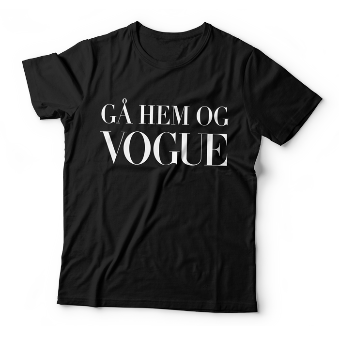 Load image into Gallery viewer, Gå Hem Og Vogue Svart T- Skjorte - By Higren
